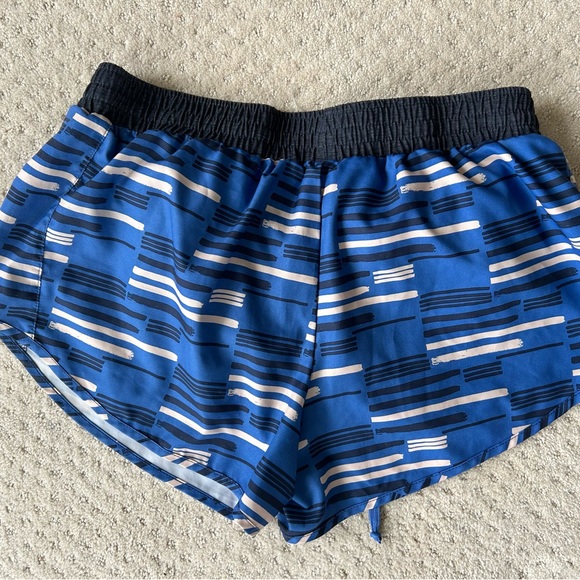 oiselle Pants - Oiselle Shorts with zippered pocket Size 8